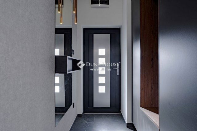 Eladó téglalakás, Pécsett 79.9 M Ft, 2 szobás