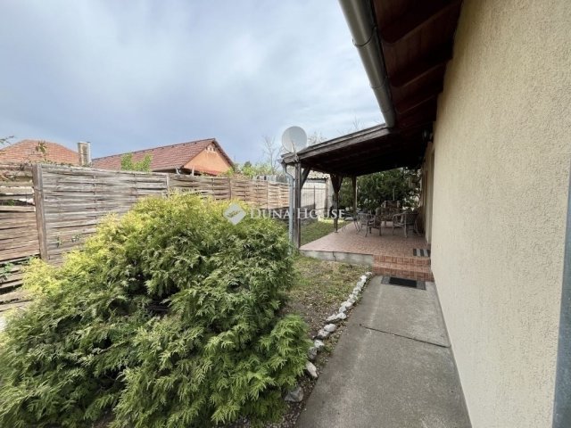 Eladó családi ház, Szigethalmon 119 M Ft, 8 szobás