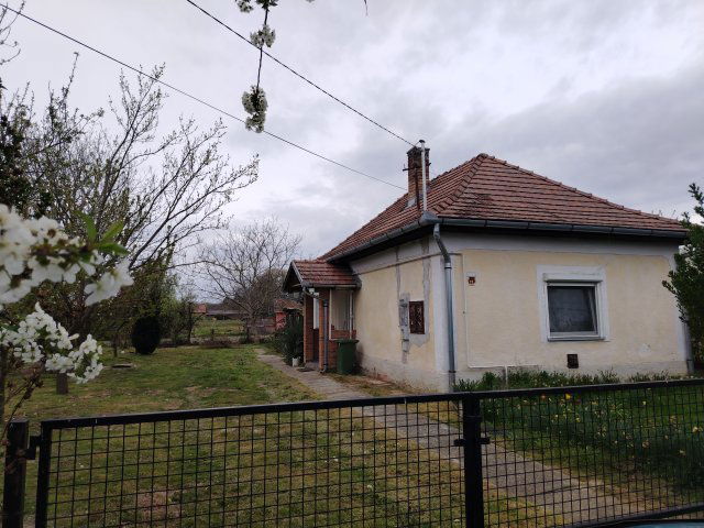Eladó családi ház, Jákón 20.5 M Ft, 1 szobás