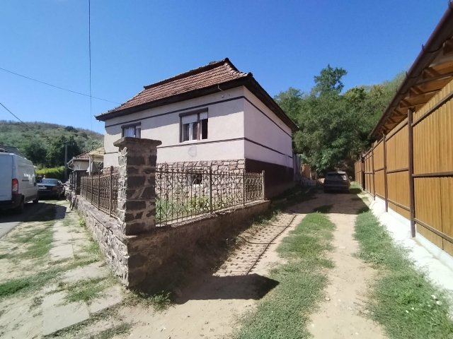 Eladó családi ház, Istenmezején 14.5 M Ft, 2 szobás
