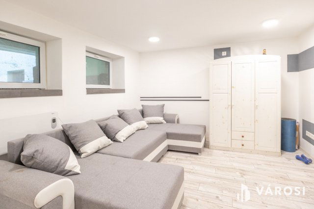 Eladó téglalakás, Szegeden 28 M Ft, 1 szobás