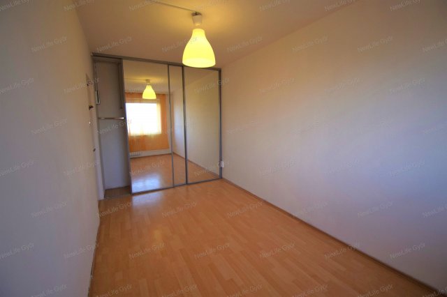 Eladó panellakás, Győrött 54.99 M Ft, 2+1 szobás