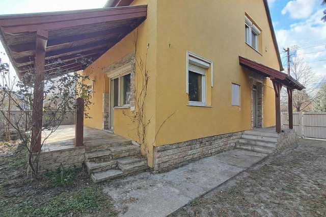 Eladó családi ház, Budapesten, XV. kerületben 135.9 M Ft