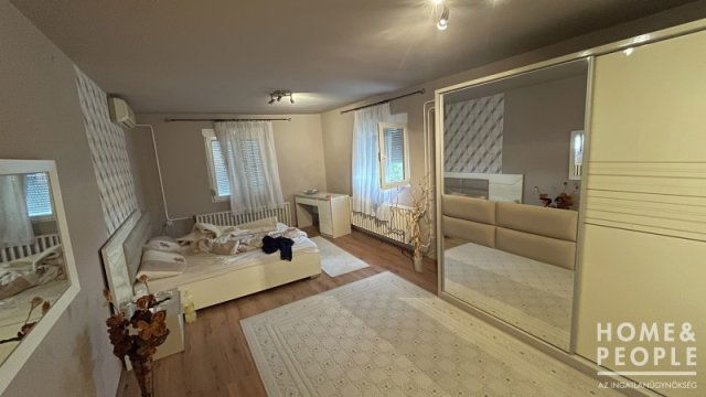 Eladó családi ház, Makón 85 M Ft, 5 szobás