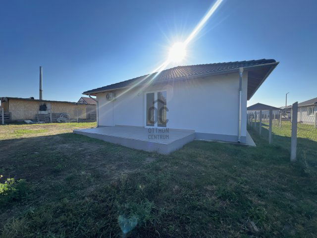 Eladó ikerház, Kakucson 89.9 M Ft, 4 szobás