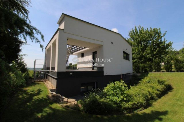 Eladó nyaraló, Budaörsön 399 M Ft, 1 szobás