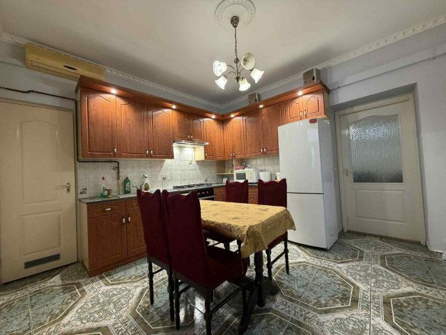 Kiadó családi ház, albérlet, Szegeden 250 E Ft / hó, 2+1 szobás