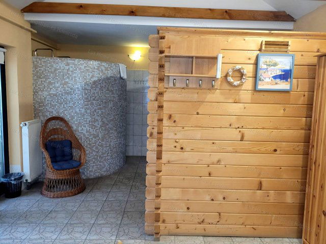 Eladó hotel, Veszprémben 350 M Ft, 10 szobás