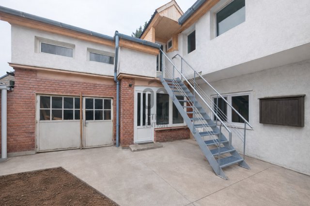 Eladó családi ház, Esztergomban 64.99 M Ft, 6 szobás