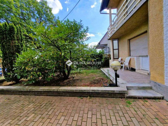 Eladó családi ház, Budapesten, XVII. kerületben, 525. téren