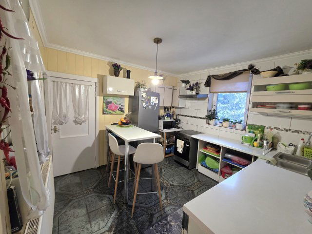 Eladó családi ház, Nyíregyházán 57.9 M Ft, 1+5 szobás