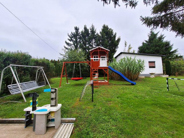 Eladó családi ház, Sümegen 75 M Ft, 7+2 szobás
