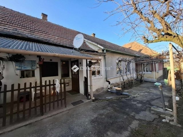 Eladó családi ház, Vácegresen 47 M Ft, 4 szobás