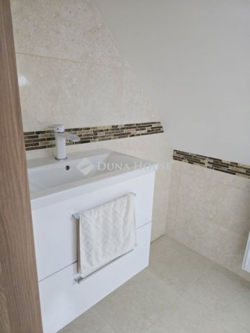 Eladó családi ház, Hosszúhetényen 99 M Ft, 4 szobás