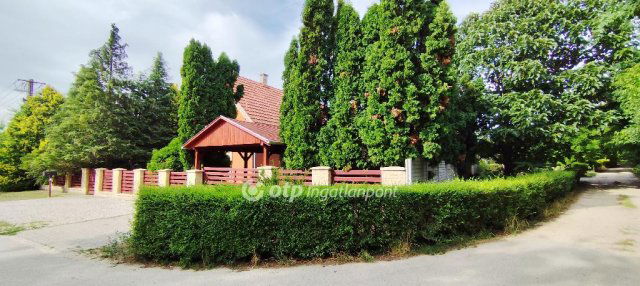 Eladó családi ház, Velencén 144.9 M Ft, 4+2 szobás