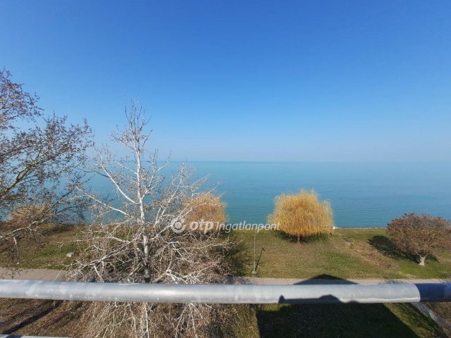 Eladó téglalakás, Siófokon 105 M Ft, 1+1 szobás
