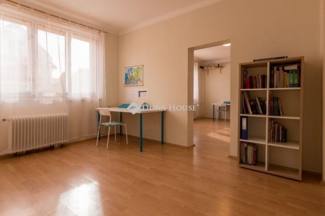 Eladó családi ház, Szigetszentmiklóson 85 M Ft, 6 szobás