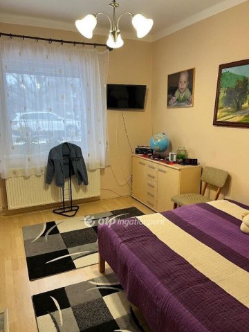 Eladó családi ház, Ajkán 49 M Ft, 2+1 szobás