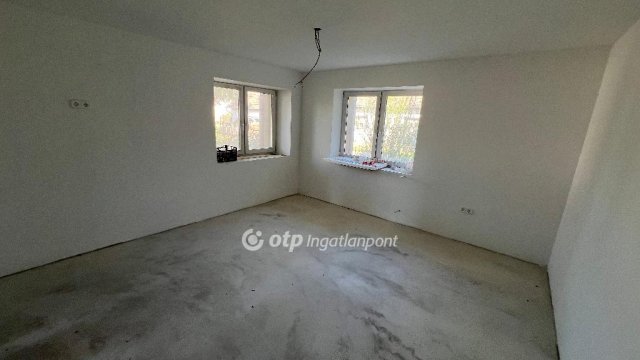 Eladó családi ház, Tiszakeszin 14 M Ft, 2 szobás