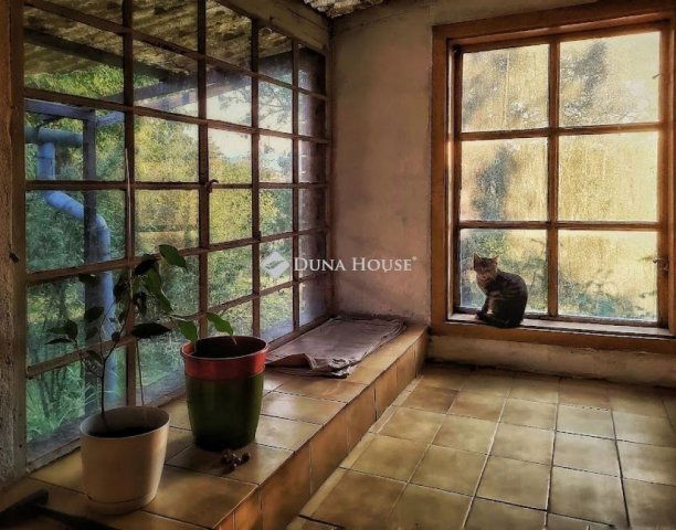 Eladó családi ház, Pécsett 52 M Ft, 2 szobás