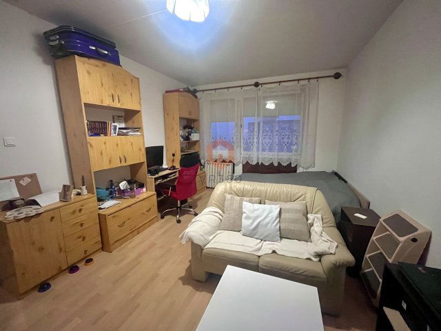 Eladó panellakás, Pécsett, Csontváry utcában 33.9 M Ft