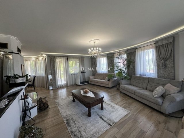 Eladó családi ház, Kecskeméten 224.9 M Ft, 7 szobás