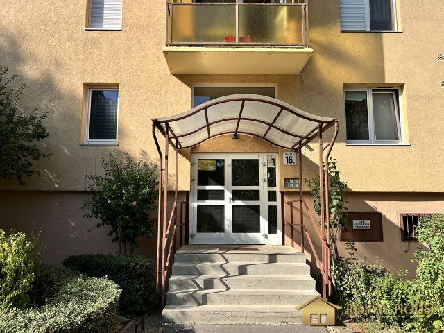 Kiadó panellakás, albérlet, Miskolcon, Pallós utcában, 3 szobás