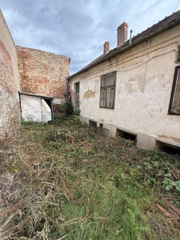 Eladó családi ház, Pécsett 44.9 M Ft, 3 szobás