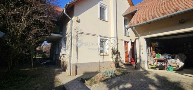 Eladó családi ház, Budakeszin 240 M Ft, 5 szobás