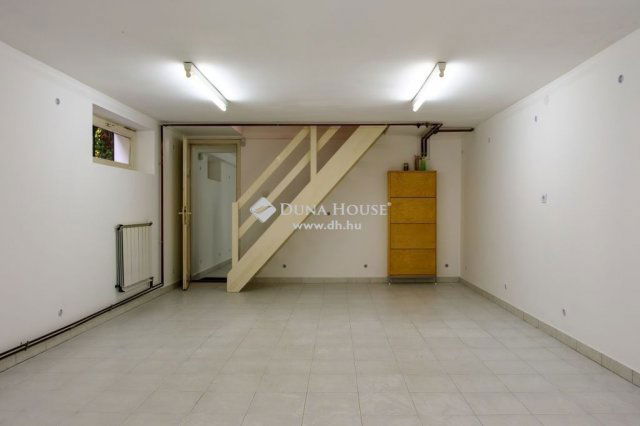 Eladó családi ház, Budapesten, XVI. kerületben 380 M Ft