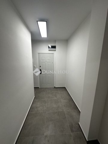 Eladó panellakás, Pécsett 50.9 M Ft, 2 szobás