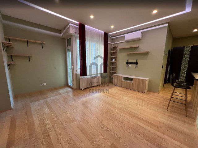 Kiadó téglalakás, albérlet, V. kerületben, Szemere utcában