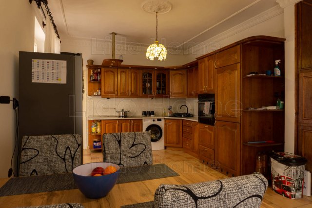 Eladó családi ház, Kecskéden 109 M Ft, 8 szobás