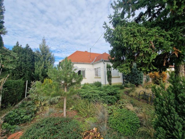 Eladó családi ház, Vonyarcvashegyen, Fő utcában 64 M Ft