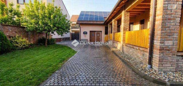 Eladó családi ház, Szigetváron 117 M Ft, 4 szobás