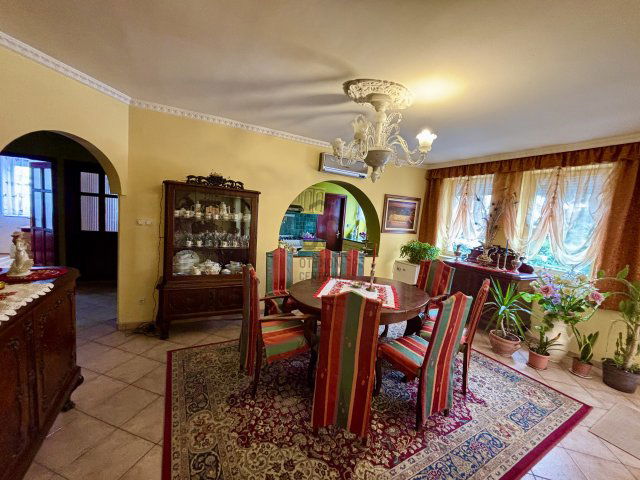 Eladó családi ház, Siófokon 139.9 M Ft, 10 szobás