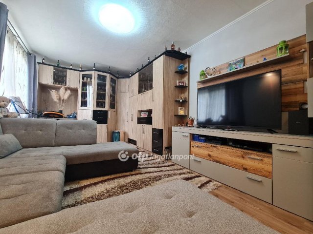 Eladó panellakás, Budapesten, III. kerületben 74.9 M Ft