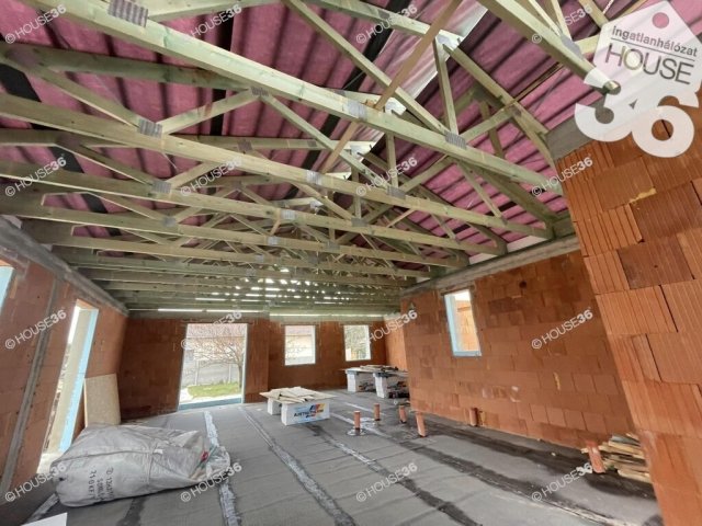 Eladó családi ház, Kunszálláson 65.9 M Ft, 4 szobás