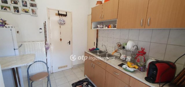 Eladó családi ház, Devecseren 17.9 M Ft, 1 szobás