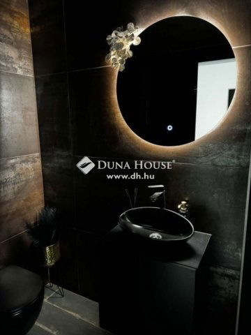 Eladó családi ház, Vecsésen 150 M Ft, 4 szobás