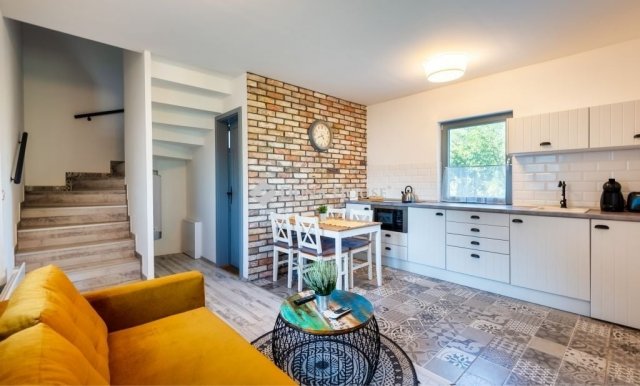 Eladó nyaraló, Pázmándon 199.9 M Ft, 10 szobás