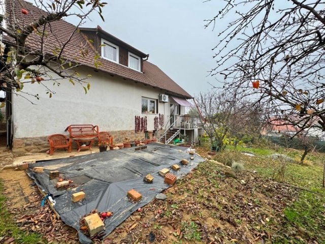 Eladó családi ház, Pécsett, Auróra utcában 86.9 M Ft, 6 szobás