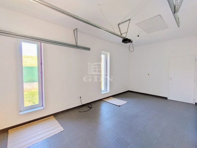 Eladó családi ház, Mogyoródon 109.9 M Ft, 4 szobás