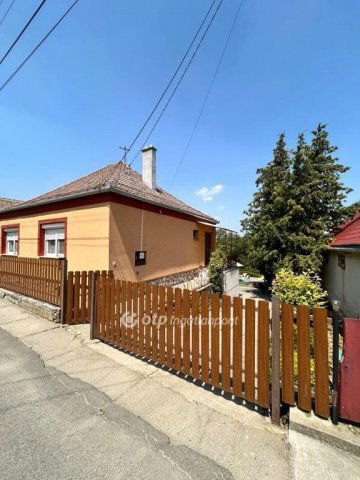 Eladó családi ház, Báron 35.5 M Ft, 2 szobás
