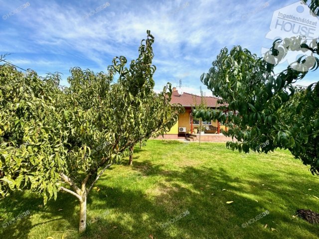 Eladó családi ház, Kecskeméten 99.99 M Ft, 4 szobás