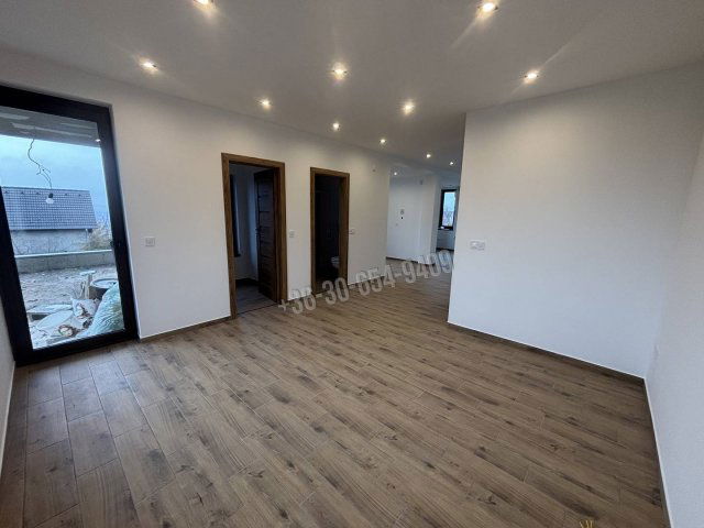 Eladó ikerház, Vácon 174.9 M Ft, 4 szobás / költözzbe.hu