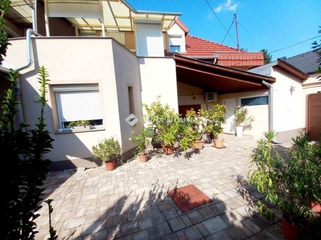 Eladó ikerház, Kecskeméten 98 M Ft, 4 szobás