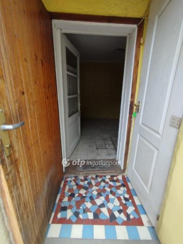 Eladó családi ház, Pécsett 18.99 M Ft, 1 szobás