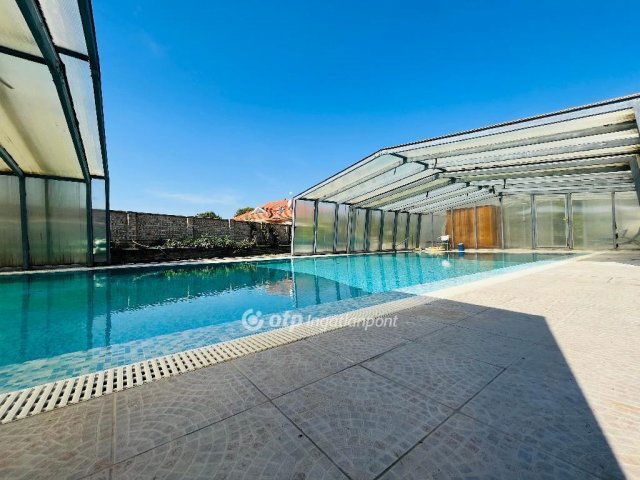 Eladó családi ház, Debrecenben 600 M Ft, 5 szobás