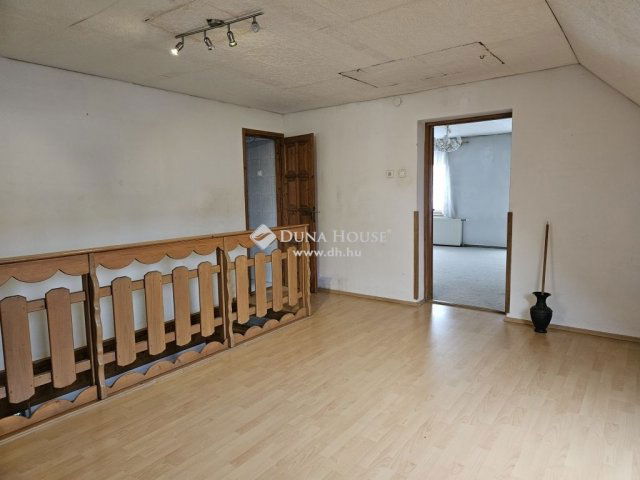 Eladó családi ház, Véménden 44.9 M Ft, 4 szobás